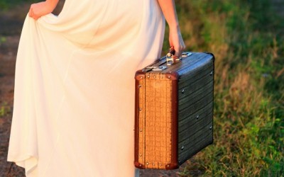 What to Pack for a Destination Wedding: 4 Tips for Guests