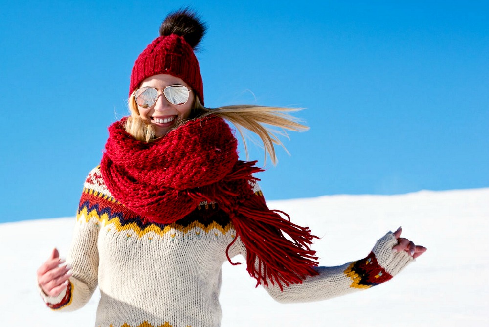 https://www.travelfashiongirl.com/wp-content/uploads/2016/11/stylish-winter-scarves.jpg